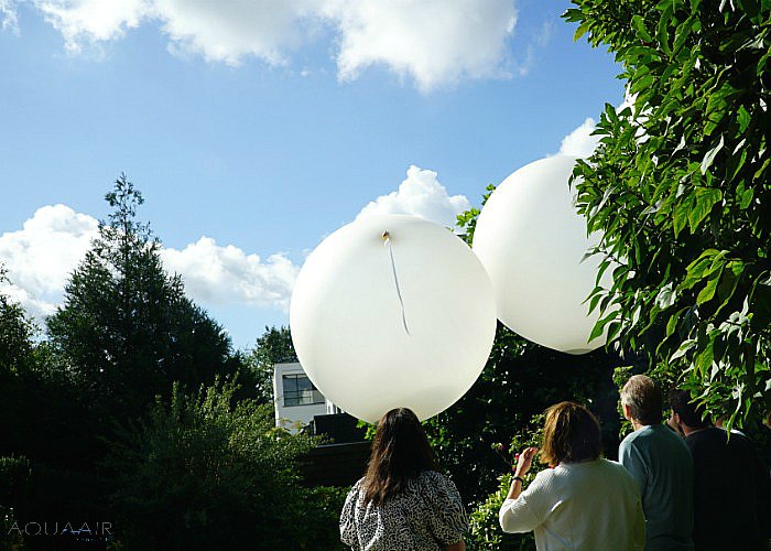Ballonverstrooiing vanuit de achtertuin te Amersfoort.